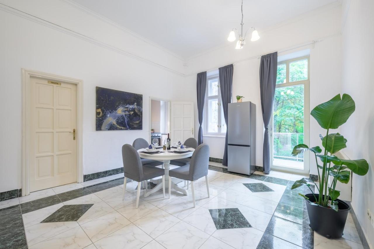 Seasons Andrassy Apartament *