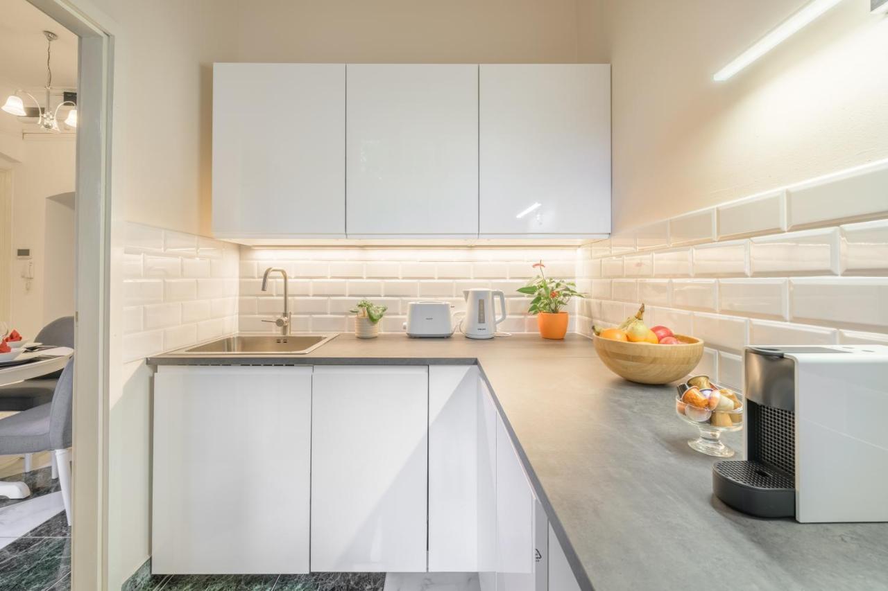Seasons Andrassy Apartament